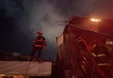Kebakaran Hanguskan Rumah 2 Lantai di Jati Baru Padang
