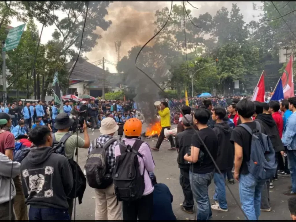 Jolly Roger di Tengah Protes: Simbol Baru Perlawanan Mahasiswa Bandung