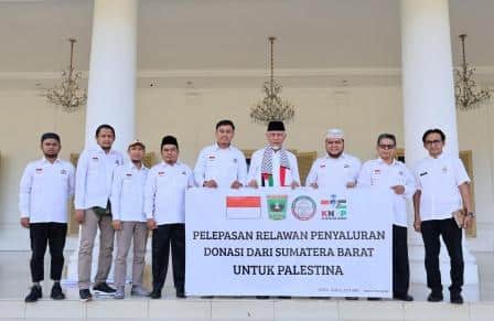 Bawa Donasi Rp1,37 Miliar, Gubernur Mahyeldi Lepas Relawan KNRP Sumbar ke Palestina