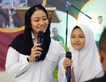 Kampung Inggris Muncul di Dharmasraya,  Bupati Annisa Dukung dengan Kirimkan 75 Siswa SMP Belajar Gratis