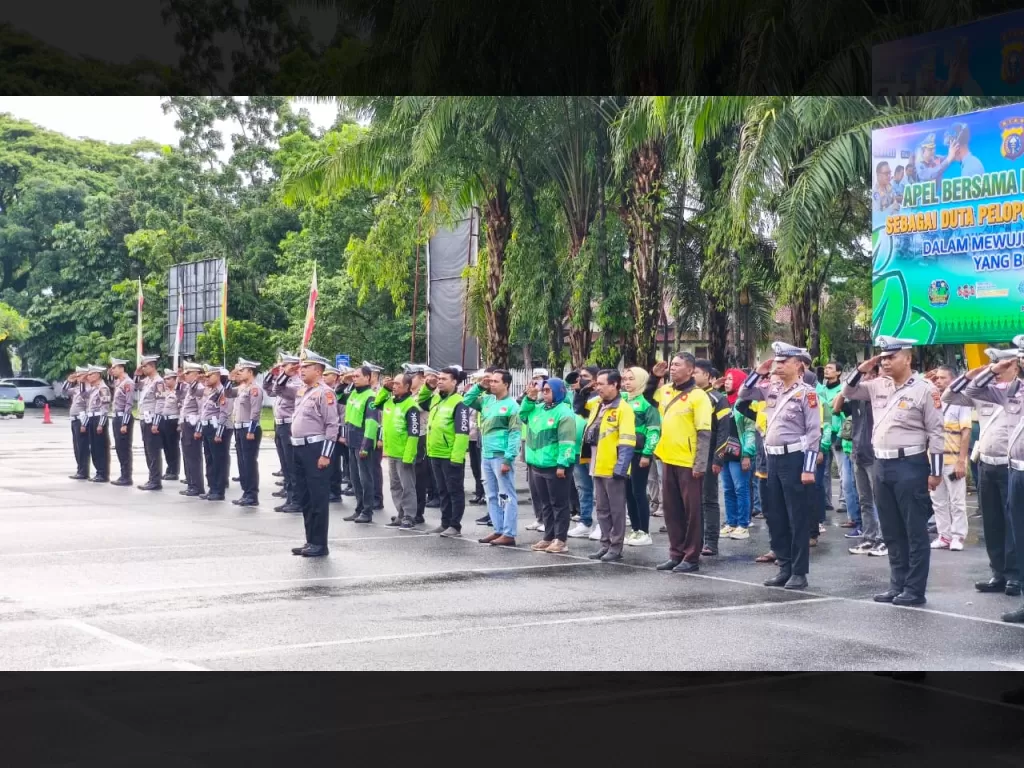 Ratusan Driver Ojol Resmi Jadi Duta Keselamatan Berlalu Lintas di Riau