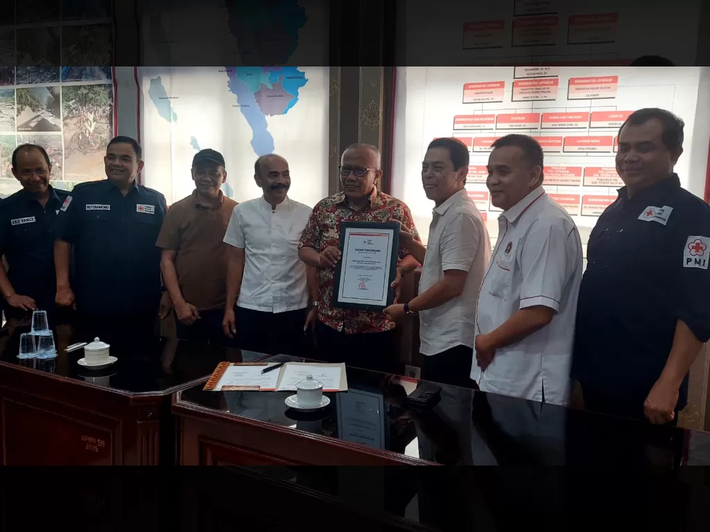 Wartawan Sumbar Buktikan Kepedulian lewat Donasi Tabung Oksigen