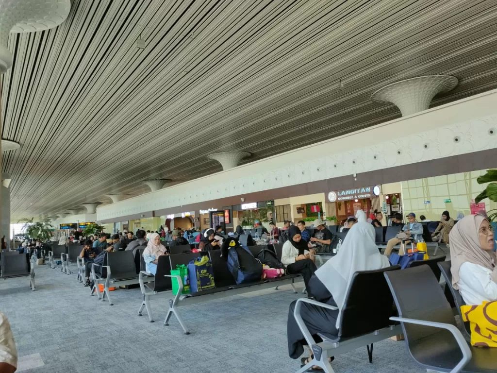 Penumpang Super Air Jet Yogyakarta–Padang Mengeluh Akibat Delay Penerbangan