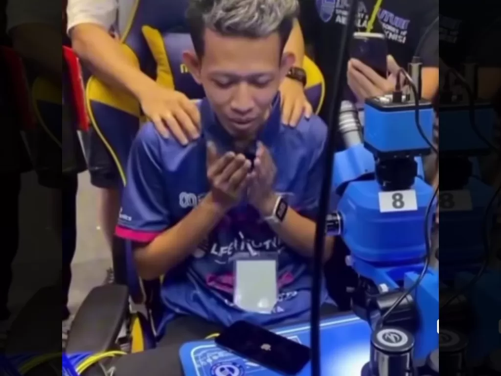 Indonesia Memenangkan Lomba Reparasi CPU Ponsel Dunia di Guangzhou}