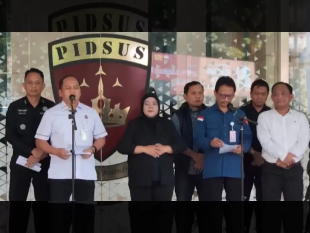 Kejagung Tetapkan Nadiem Makarim sebagai Tersangka Korupsi Pengadaan Alat TIK di Kemendikbudristek}