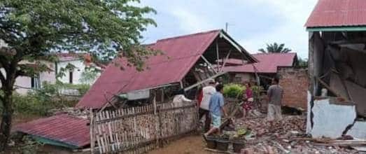 Rumah rusak dampak gempa